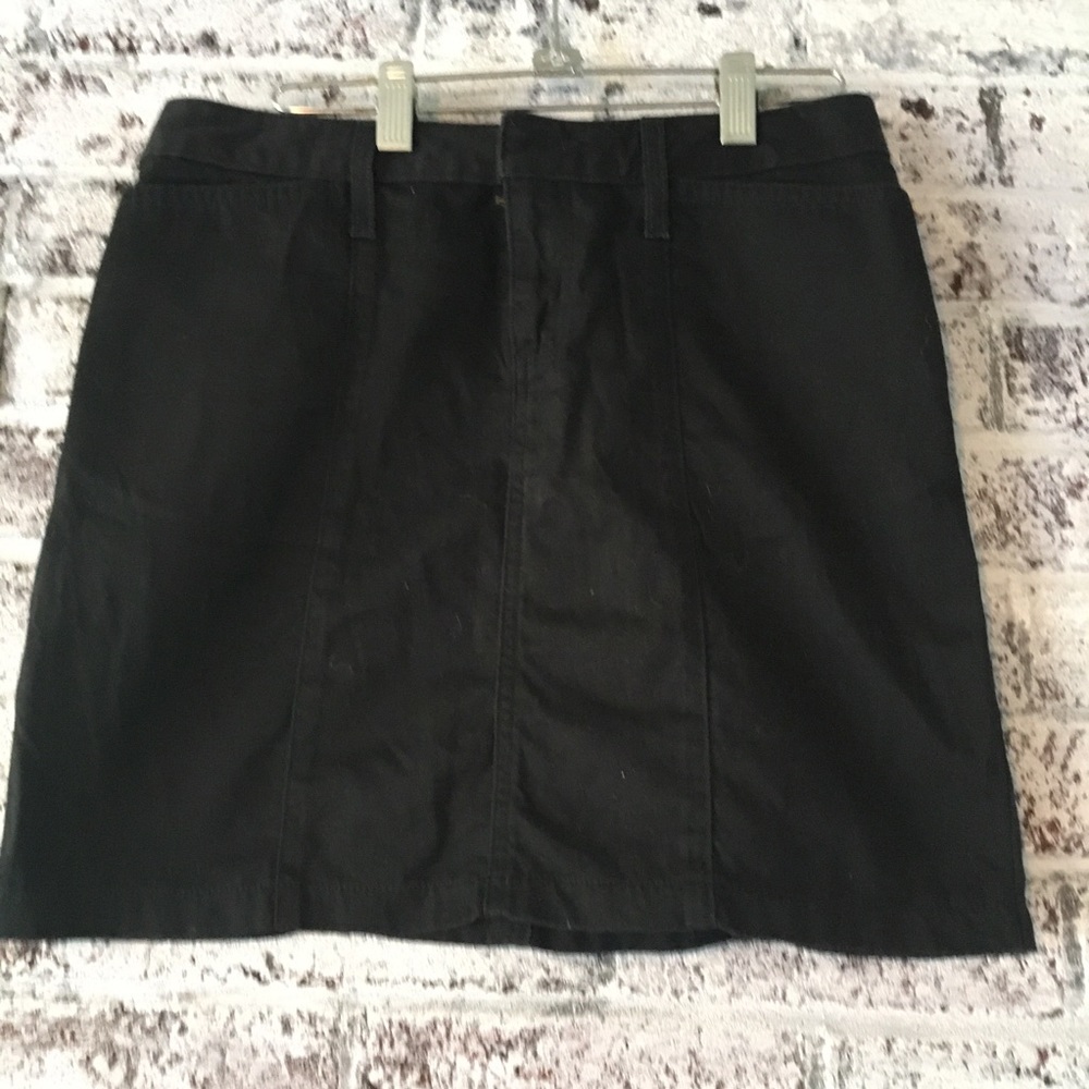 Vintage black skirt with pockets and belt loops